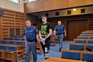 Donutil muže se svléknout, pak ho pobodal. Soud řeší spletitý případ vraždy a pokusu o další dvě - Novinky